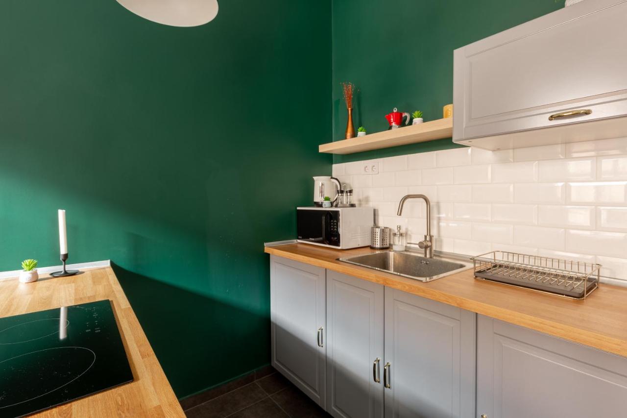D63 Dohany Apartment