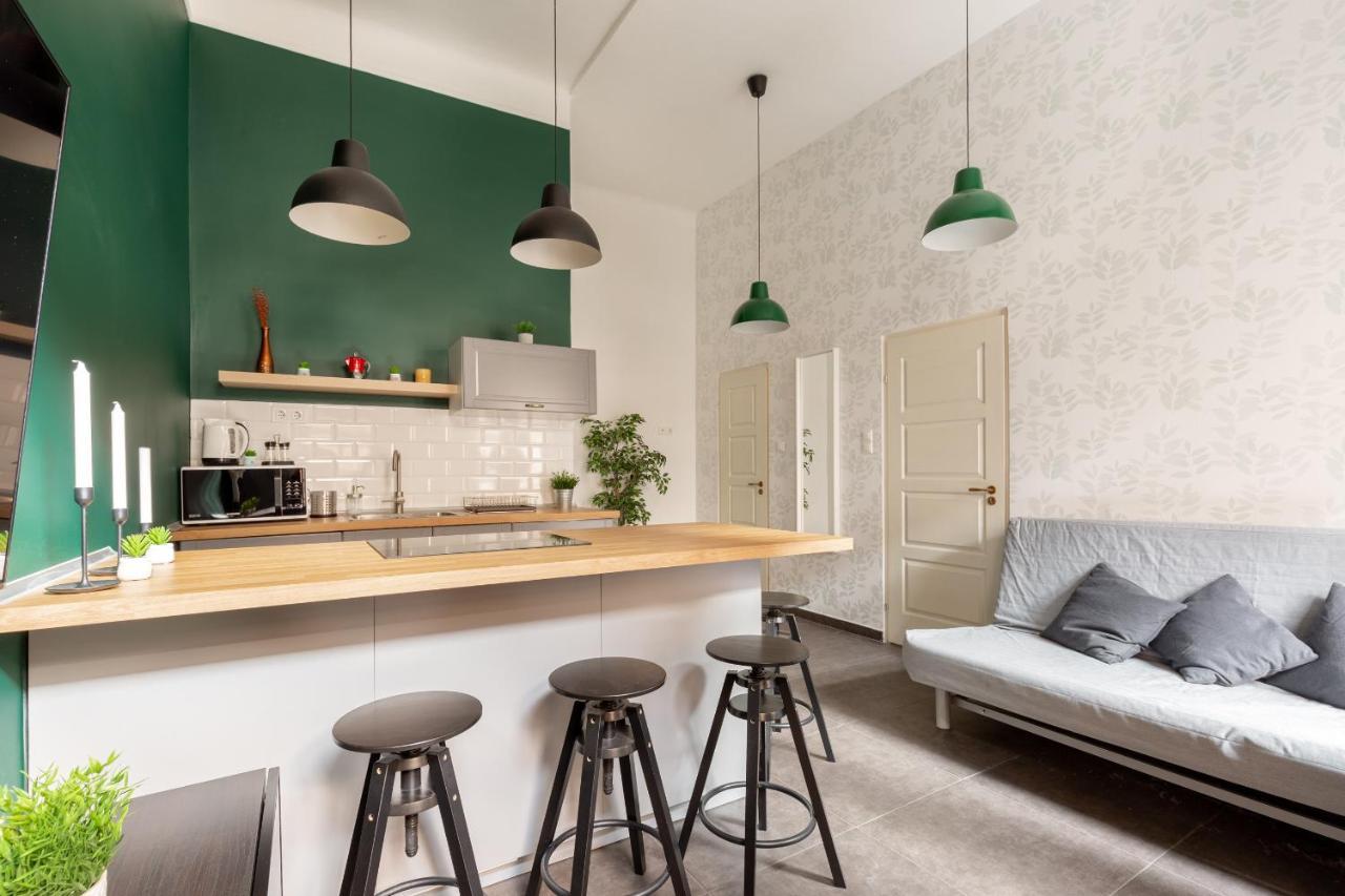D63 Dohany Apartment