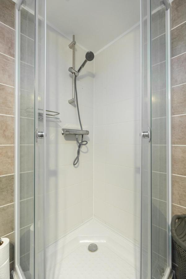 Apartment D63 Dohany